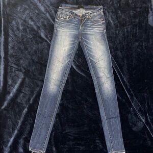 Buckle Women's Faded Blue Skinny Jeans